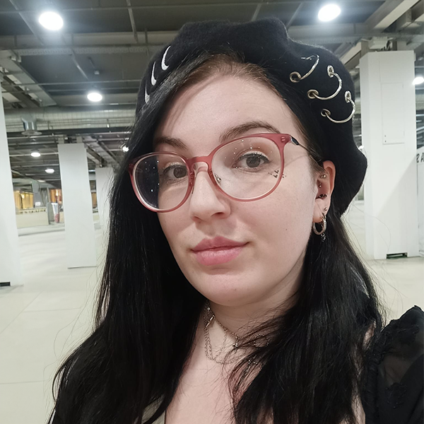 Charis (sie/ihr)